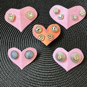 7 pair of unworn quality earrings🤍